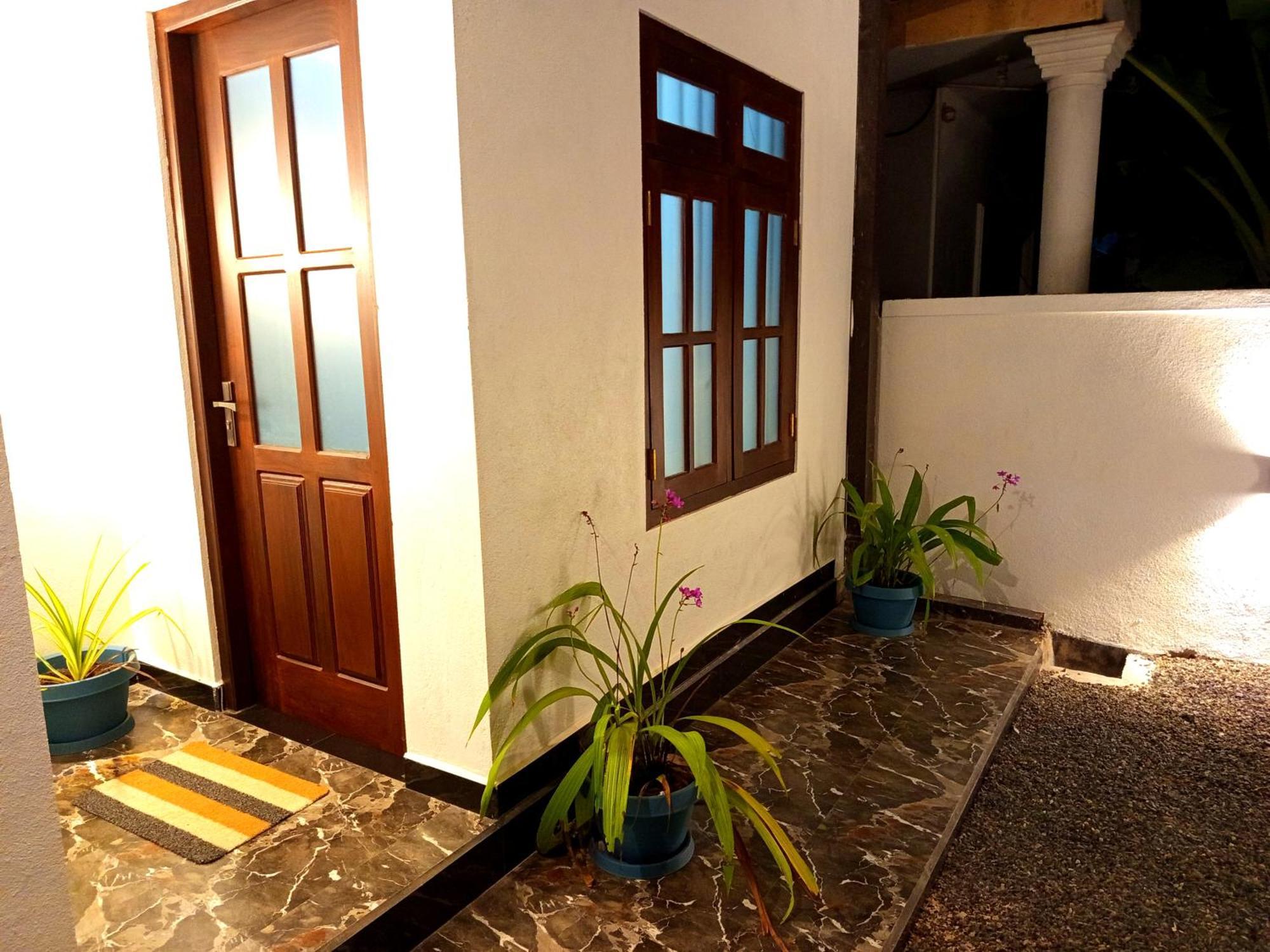Olu Bunk Apartment Диквела Екстериор снимка